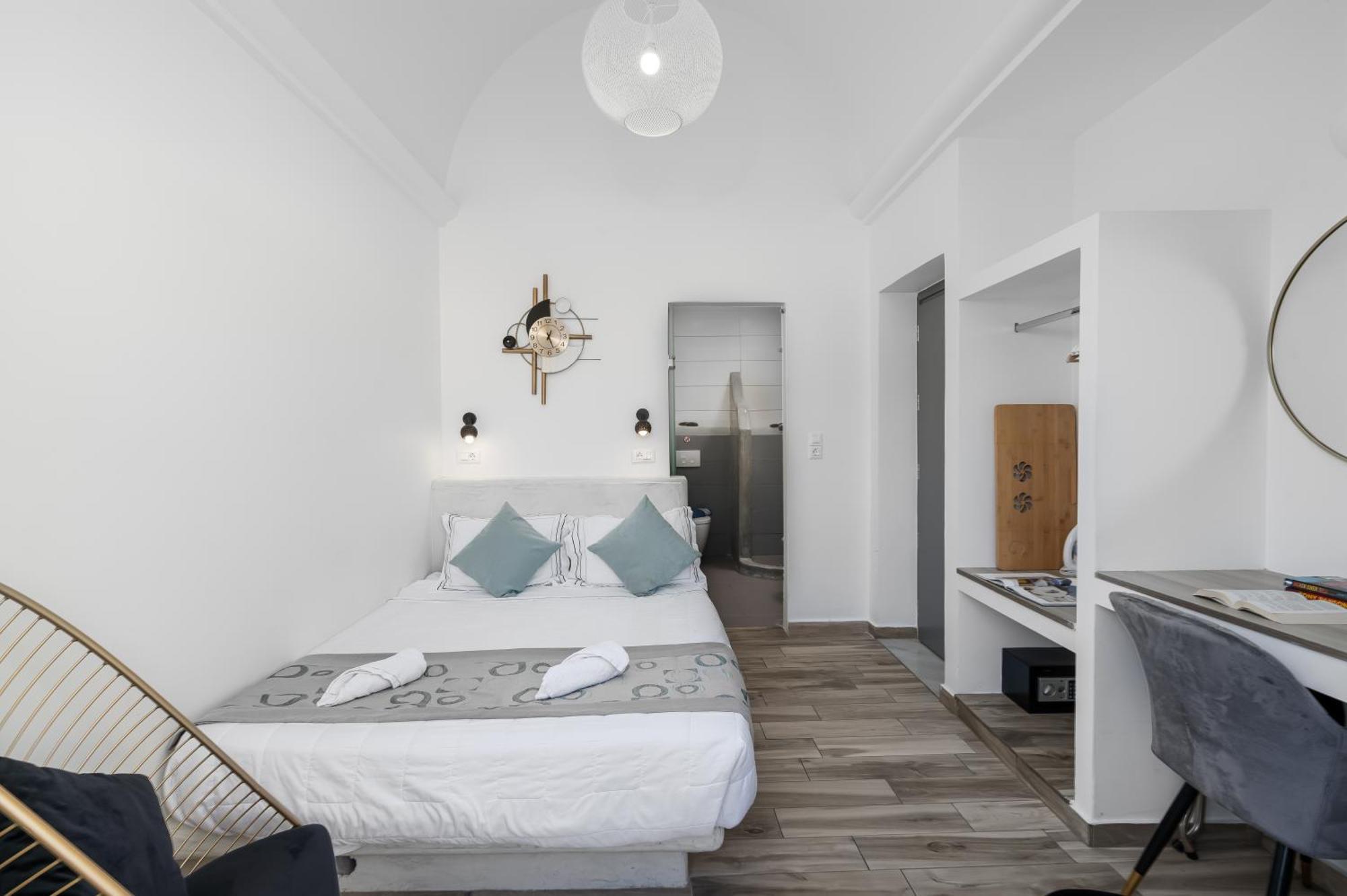 Oasis Suites Fira Exterior photo