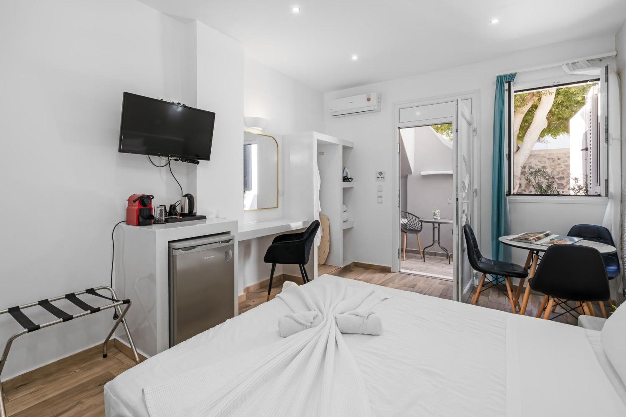 Oasis Suites Fira Exterior photo
